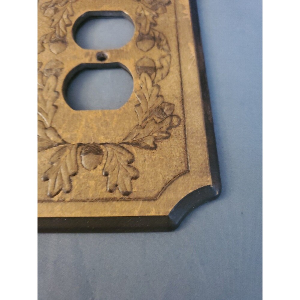 Vintage MCM Wooden Acorn Oak Leaf Theme Outlet Wall Plate Cover - Picture 4 of 6
